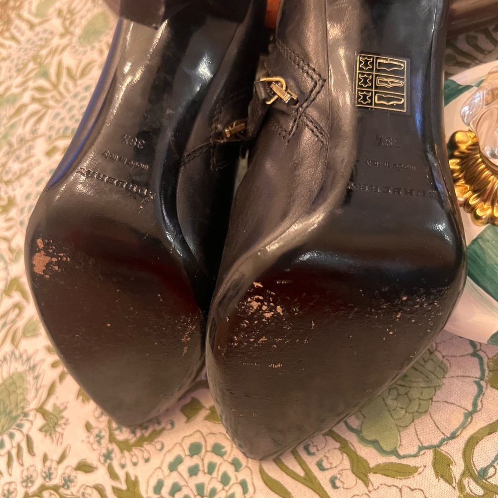 Burberry Black Leather Heeled Ankle Boots - Picture 6 of 7